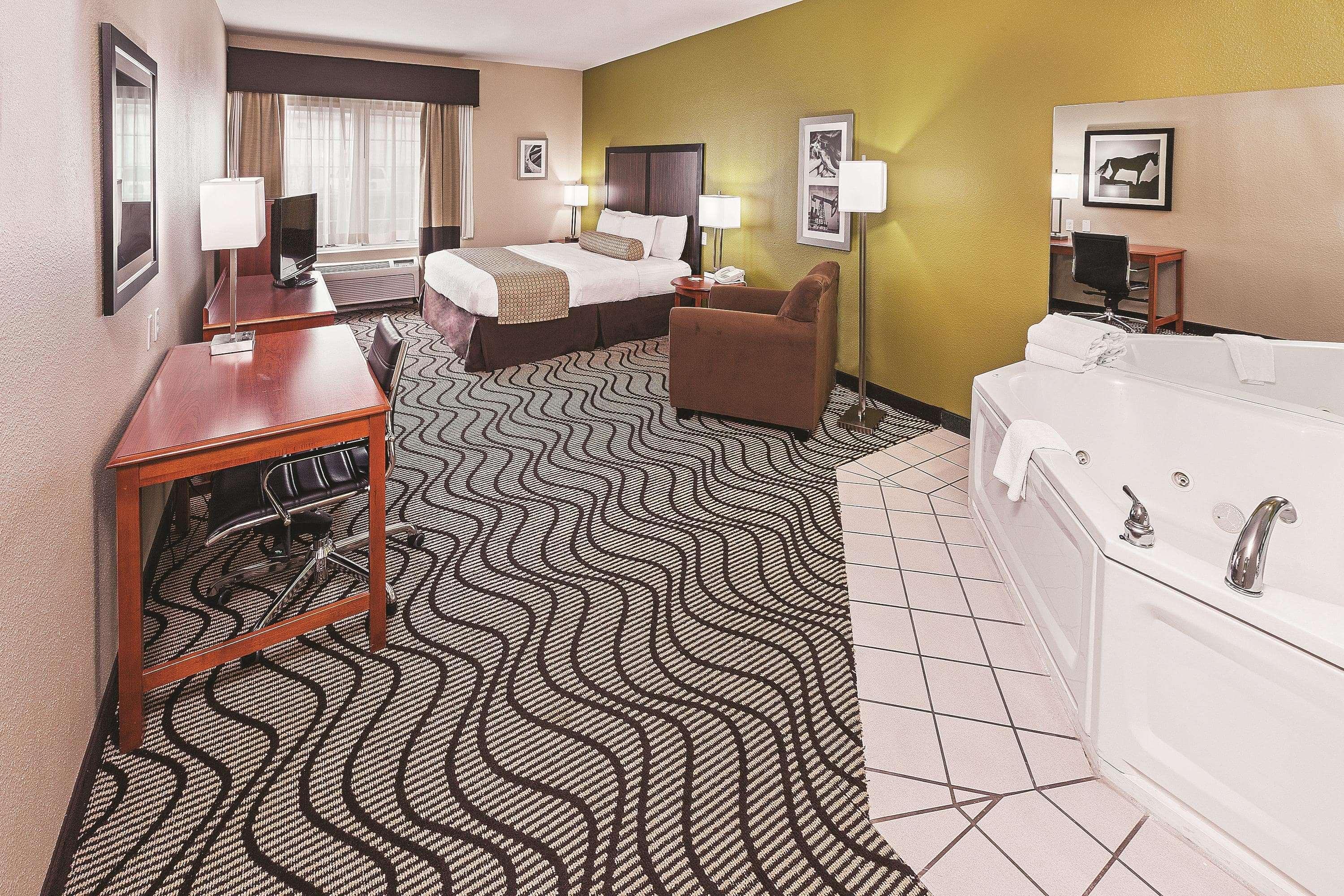 La Quinta By Wyndham Corpus Christi Northwest Hotel Exterior photo