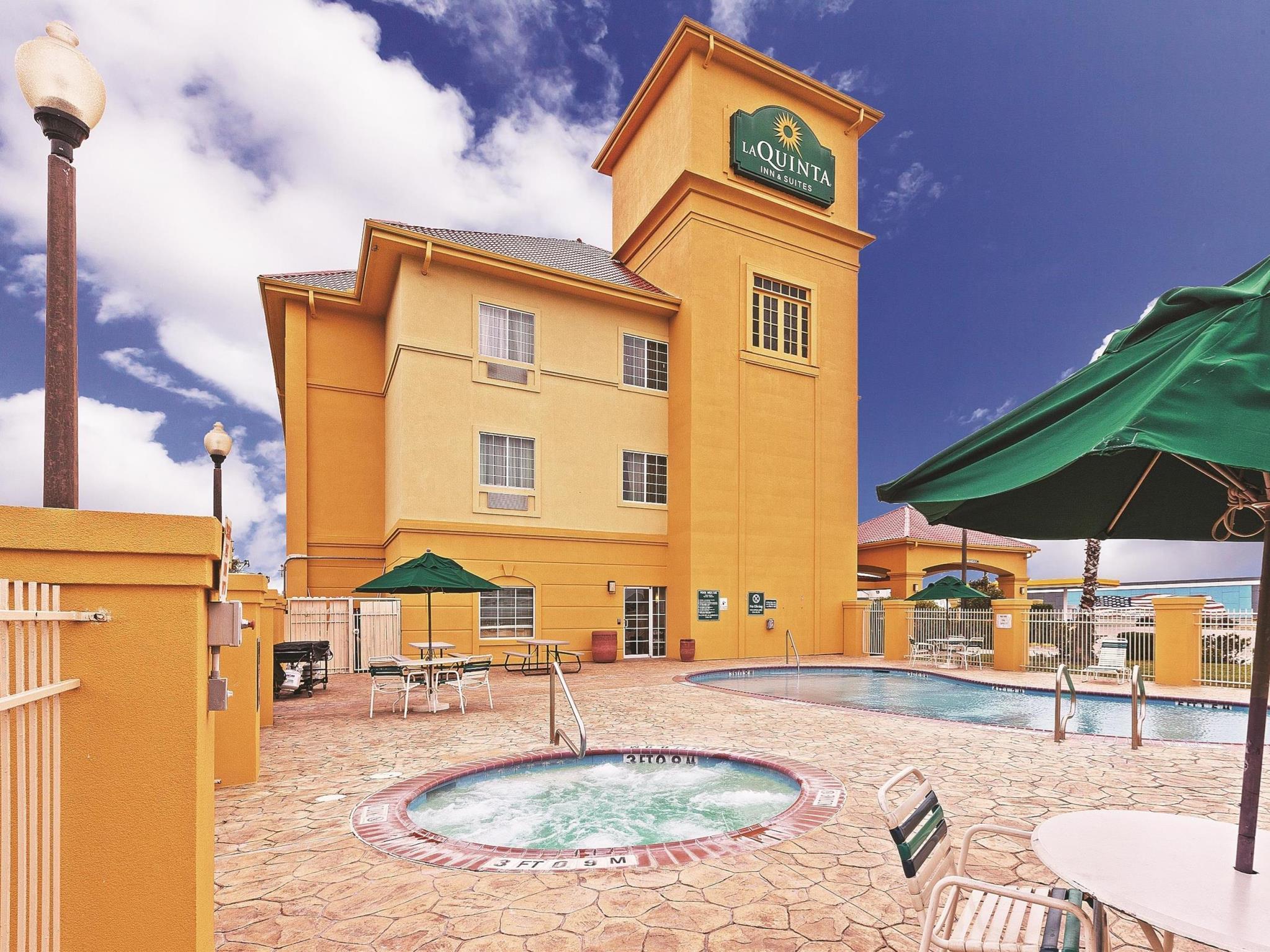La Quinta By Wyndham Corpus Christi Northwest Hotel Exterior photo