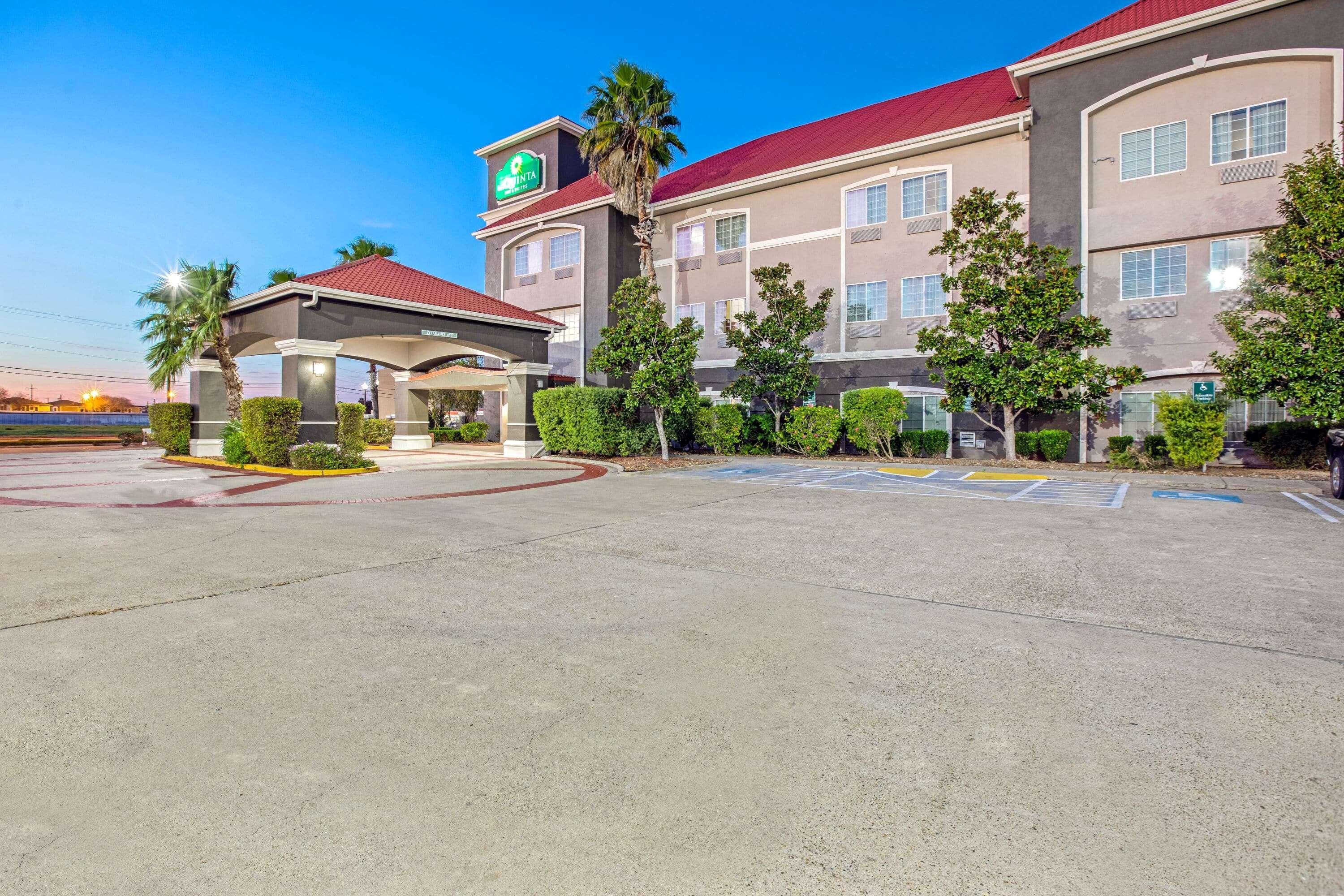 La Quinta By Wyndham Corpus Christi Northwest Hotel Exterior photo