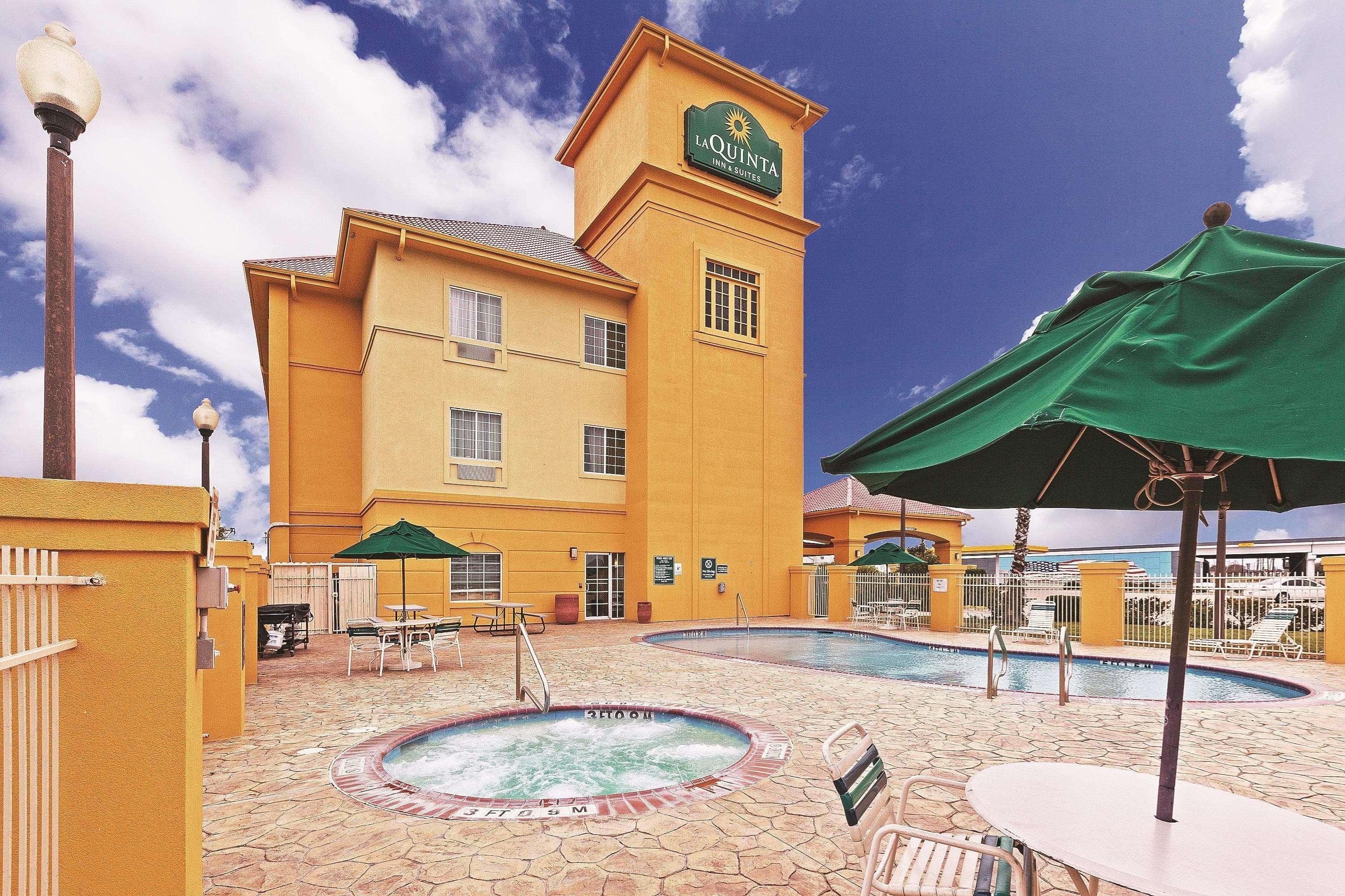 La Quinta By Wyndham Corpus Christi Northwest Hotel Exterior photo