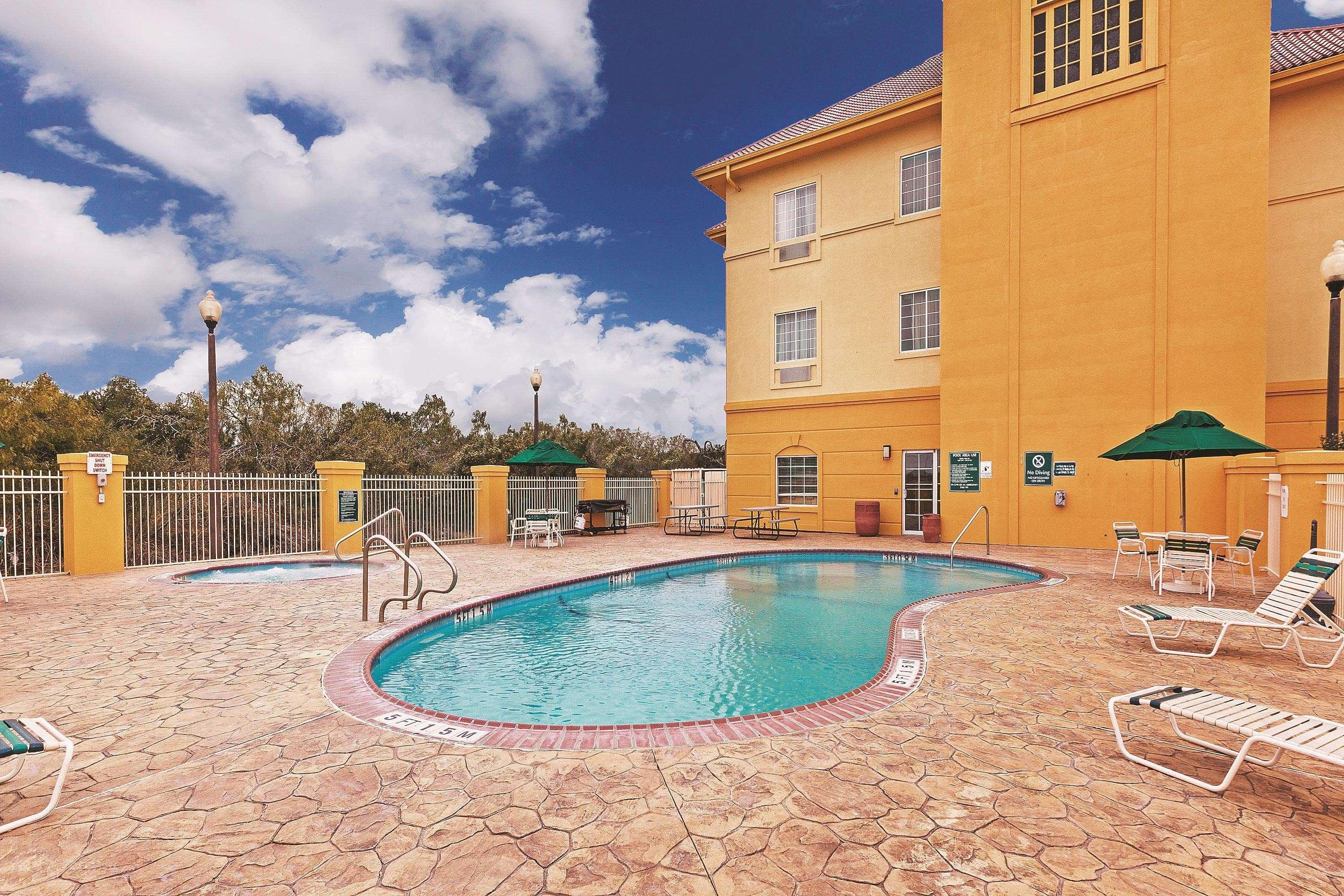 La Quinta By Wyndham Corpus Christi Northwest Hotel Exterior photo