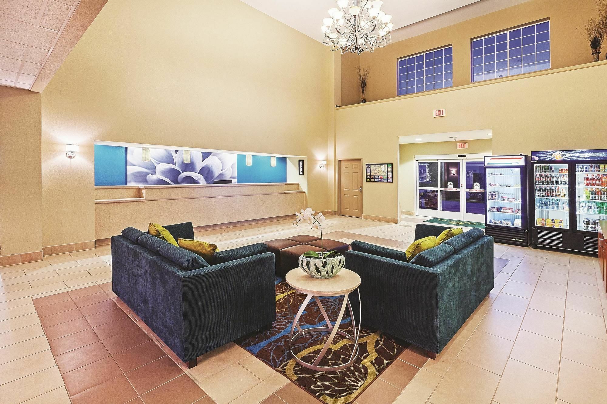 La Quinta By Wyndham Corpus Christi Northwest Hotel Exterior photo